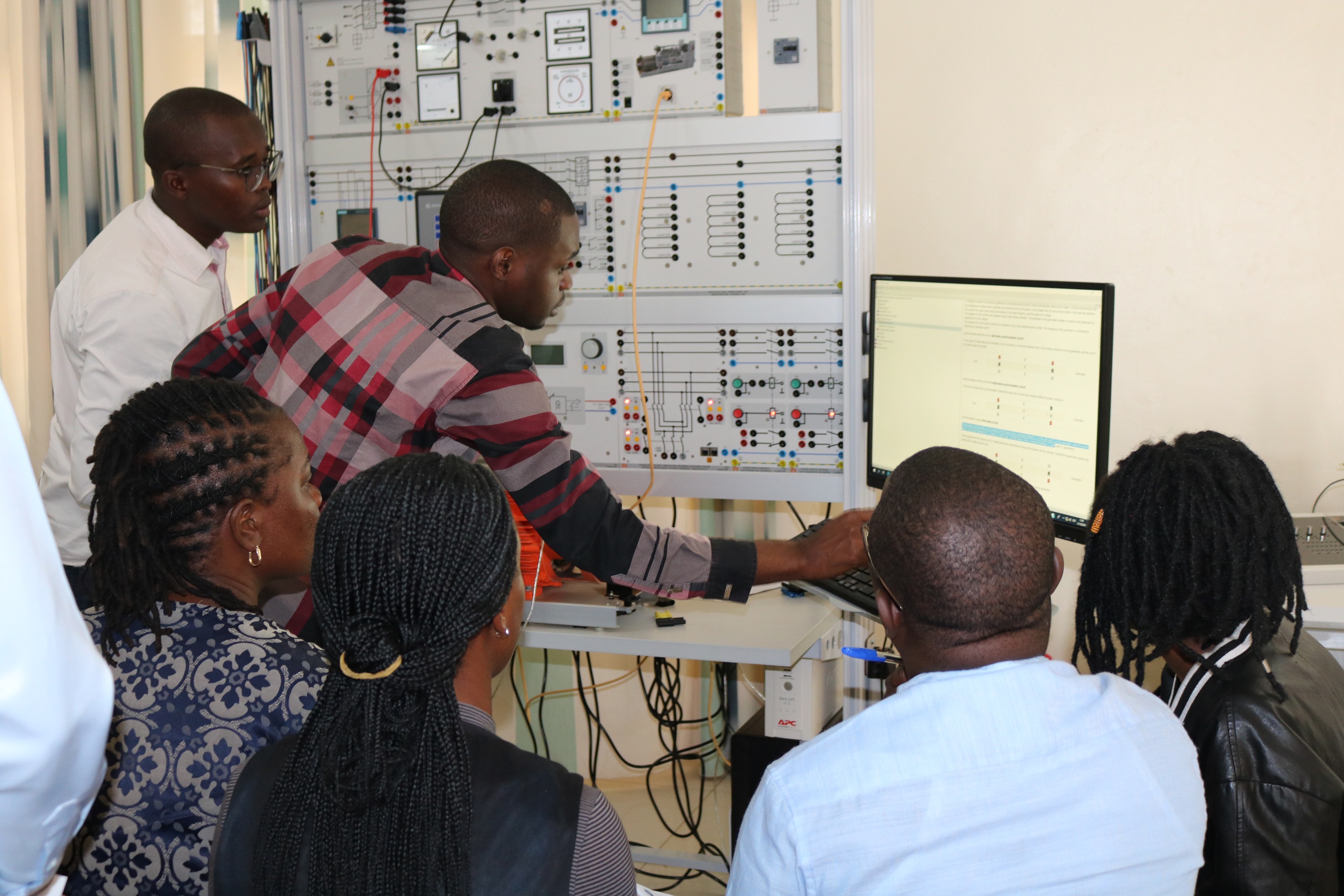 Regional professionals in energy share practices in renewable energy to overcome energy challenge